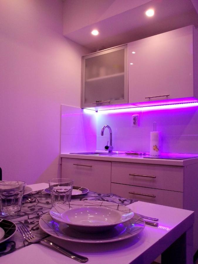 Purple & Apple Green Apartment Split Exterior photo