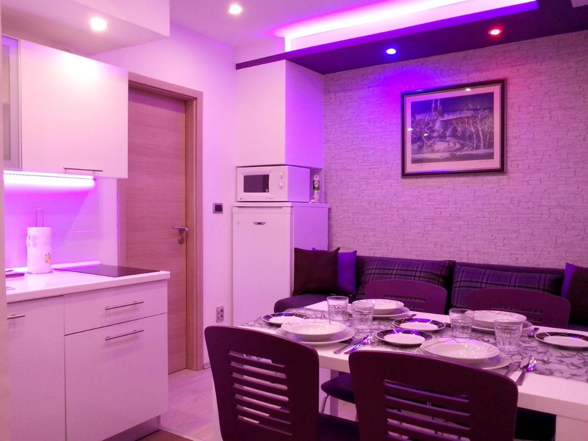 Purple & Apple Green Apartment Split Exterior photo